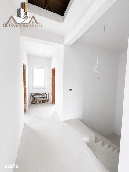 Duplex modern de vanzare in Dumbravi?a -separat prin garaj - 4 camere - 9
