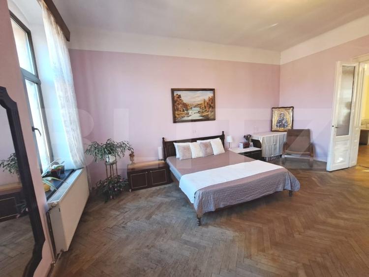 Apartament cu 6 camere semidecomandat, mobilat în Centrul Istoric