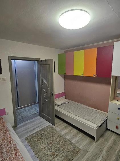 Apartament cu 3 camere semidecomandat în Șagului