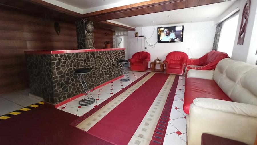 Casă cu 8 camere cu Teren 200 Mp în Central