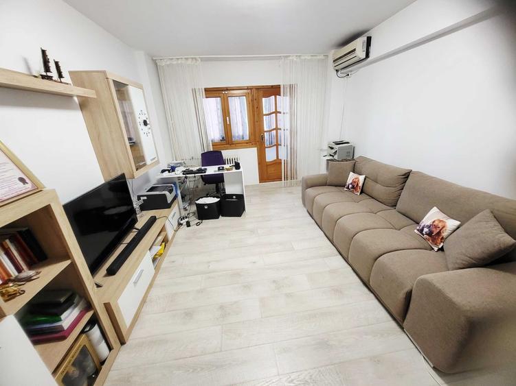 Apartament cu 2 camere decomandat în Sud