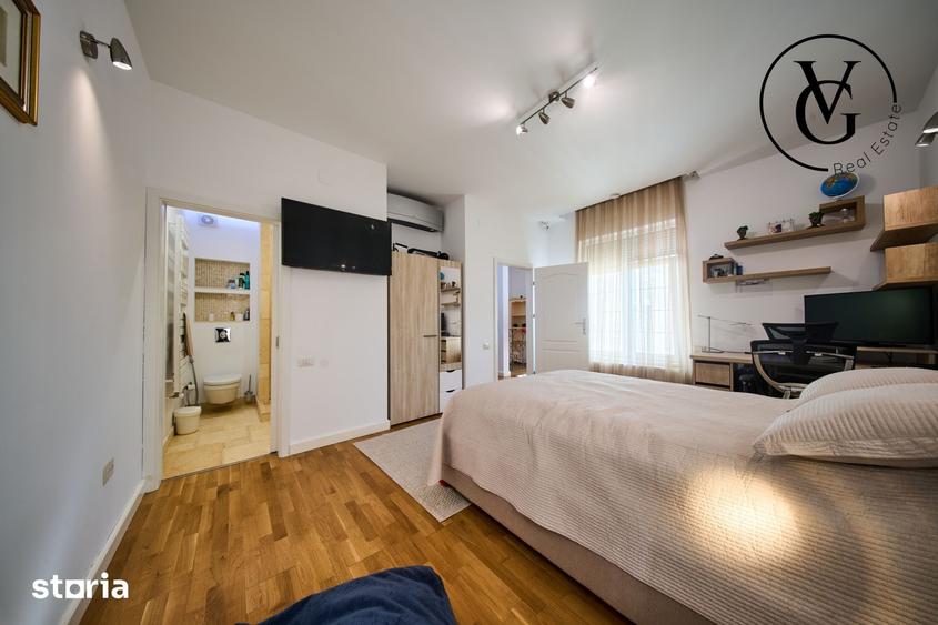 Casă cu 7 camere decomandat cu Teren 346 Mp în Central