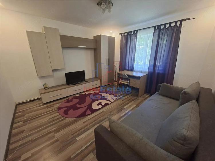 Apartament cu 2 camere semidecomandat în Filiași