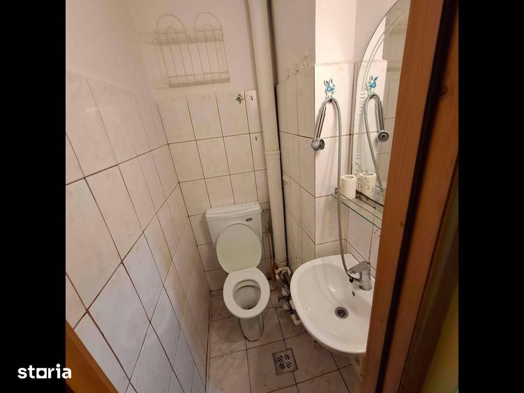 Apartament cu 4 camere decomandat în Podu Roș