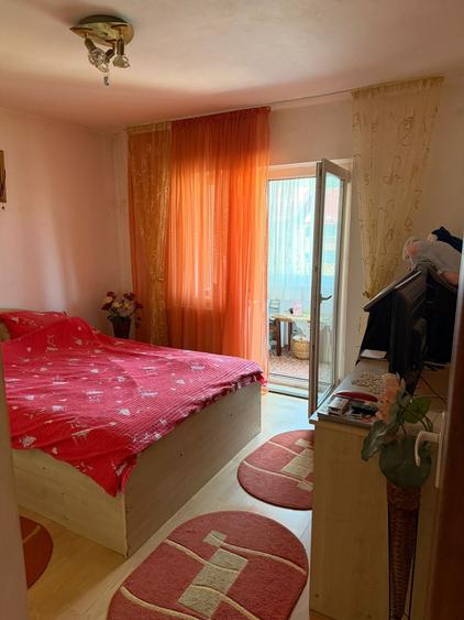 Apartament cu 2 camere decomandat în Noua