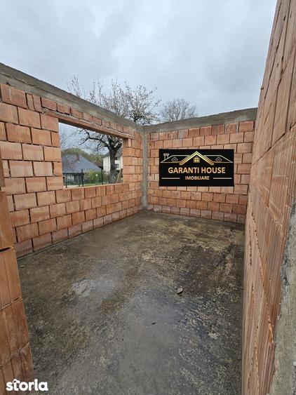 Casă cu 4 camere cu Teren 852 Mp în Groși