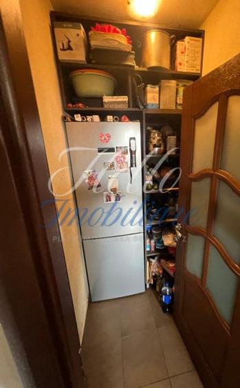 Apartament cu 3 camere semidecomandat, mobilat în Florești