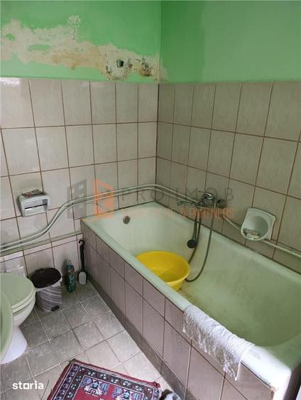 Casă cu 3 camere decomandat cu Teren 418 Mp în Central
