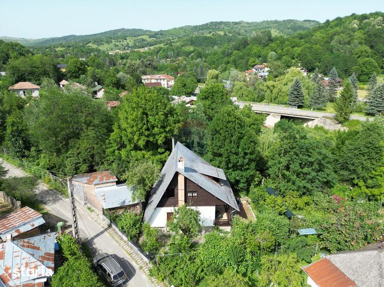 Casă cu 4 camere cu Teren 967 Mp în Central