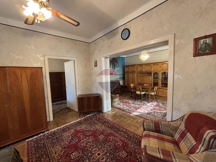 Apartament cu 4 camere decomandat, mobilat în Periferie