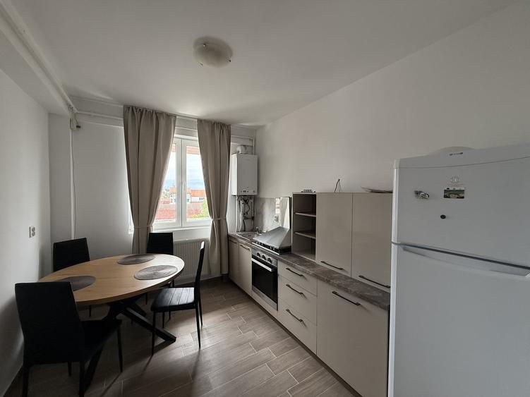 Apartament cu 3 camere decomandat în Vest