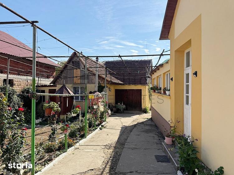 Casă cu Teren 1813 Mp în Tinca
