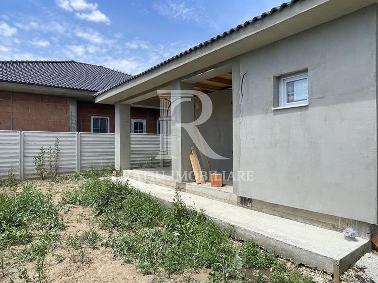 Casă individuală cu 3 camere cu Canalizare în Nojorid