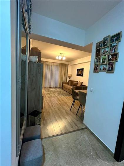 Apartament cu 3 camere semidecomandat în Galata