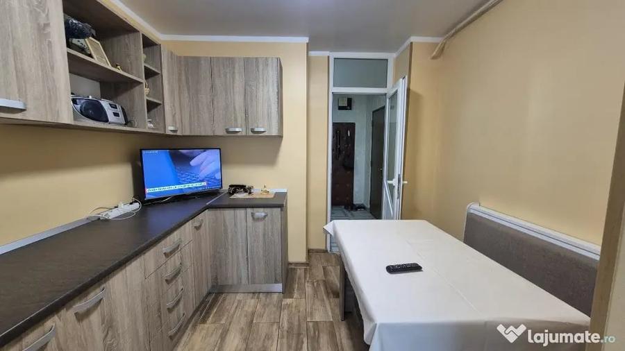 Apartament cu 2 camere decomandat în Vest
