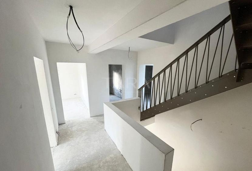 Duplex cu 5 camere cu Canalizare în Feleacu