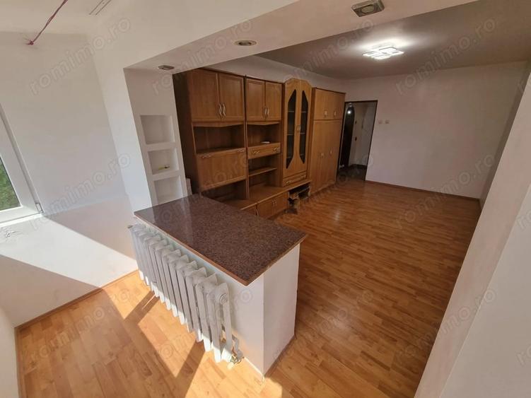 Apartament cu 2 camere decomandat în Far