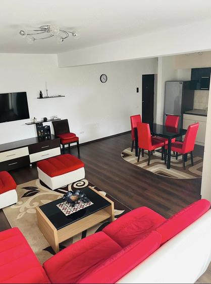 Apartament cu 2 camere decomandat în Tractorul