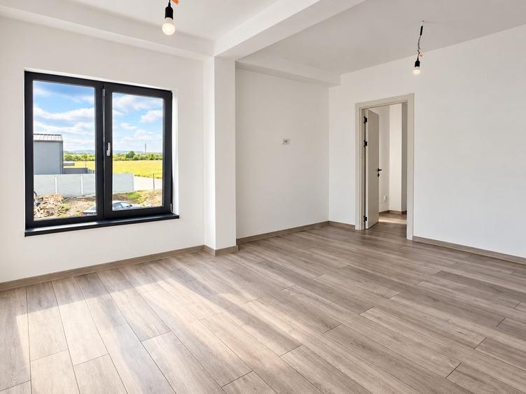 Casă cu 4 camere cu Teren 510 Mp în Dancu
