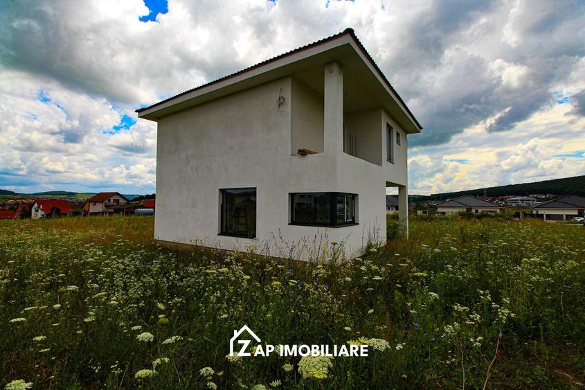 Casă individuală cu 5 camere cu Canalizare în Corunca