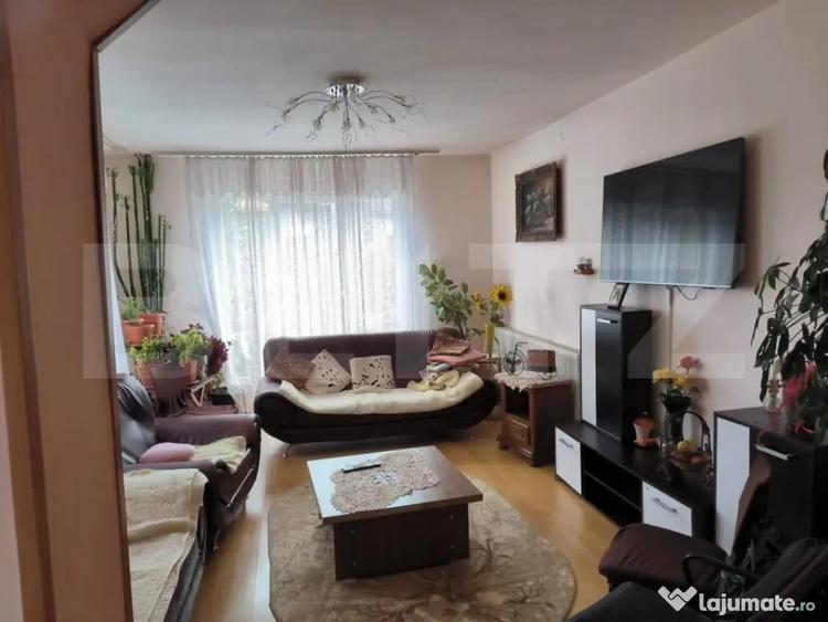 Casă cu 7 camere cu Teren 375 Mp în Central