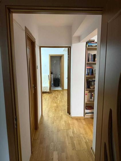 Apartament cu 3 camere semidecomandat în Gară