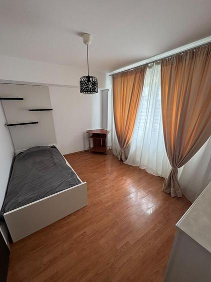 Apartament cu 4 camere decomandat în Moșilor