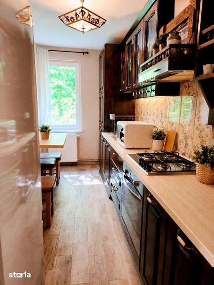 Apartament cu 4 camere, mobilat în 22 Decembrie 1989