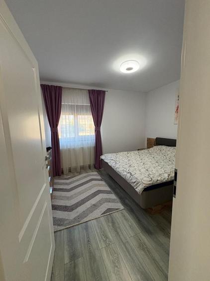Casă individuală cu 7 camere cu Canalizare în Nord-Est