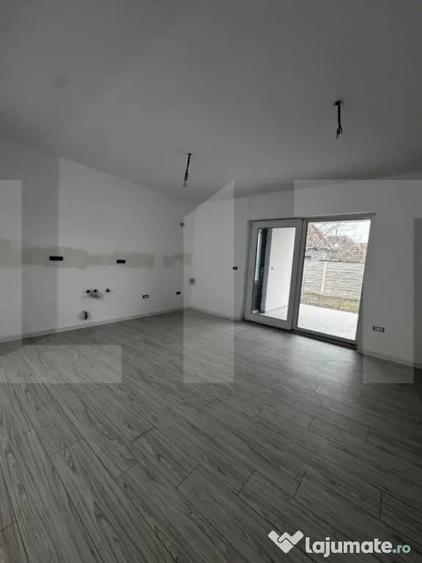 Casă cu 4 camere cu Teren 650 Mp în Peciu Nou