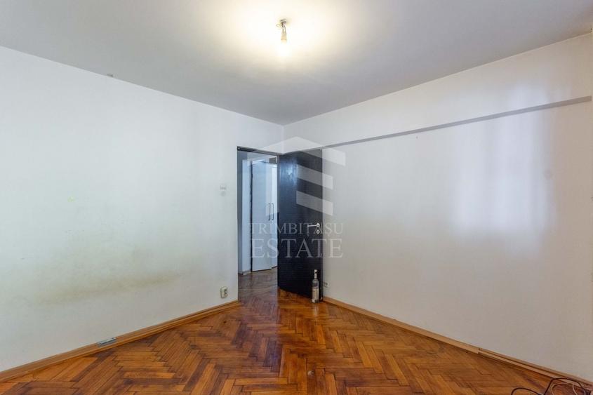 Apartament cu 3 camere semidecomandat în Mihai Bravu