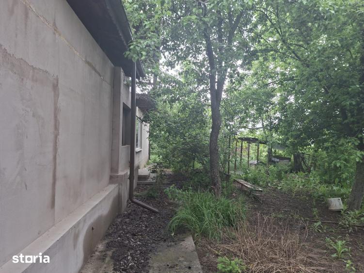 Casă cu 10 camere cu Teren 1200 Mp în Bucov
