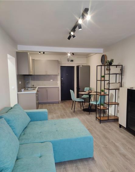 Apartament cu 2 camere semidecomandat, mobilat în Centrul Civic