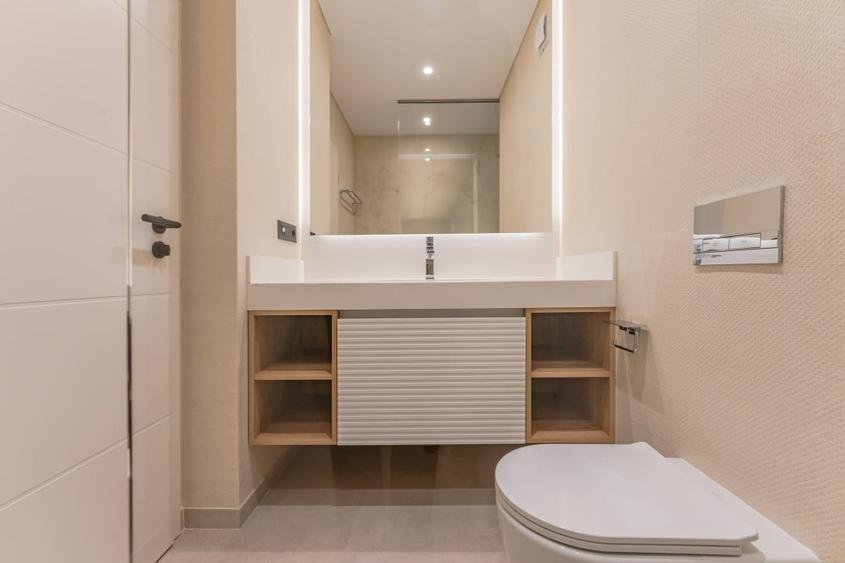 Apartament cu 3 camere decomandat, mobilat în Central