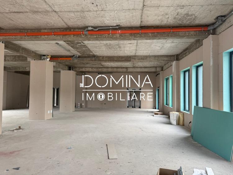 Spațiu comercial, de 350 mp, în Nord