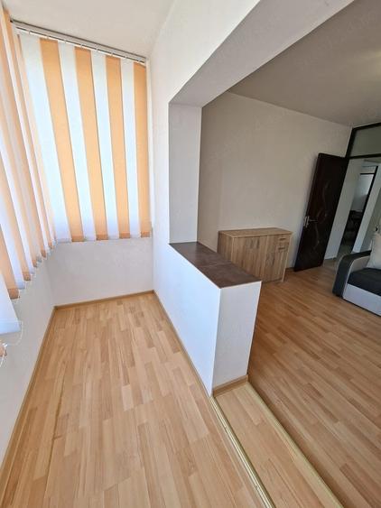 Apartament cu 4 camere decomandat în Astra
