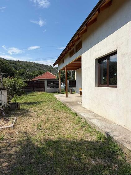 Casă cu 4 camere în Săpoca
