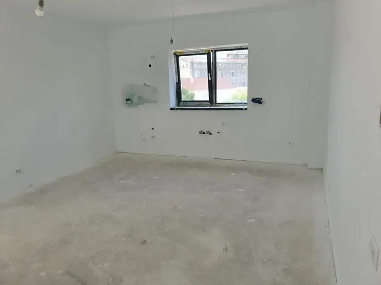 Apartament cu 3 camere decomandat în 13 Septembrie