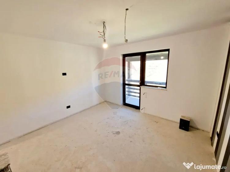 Casă cu 8 camere cu Teren 1502 Mp în Central