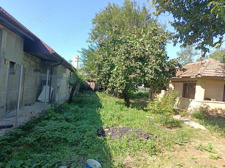 Casă cu 2 camere cu Teren 1000 Mp în Nuci