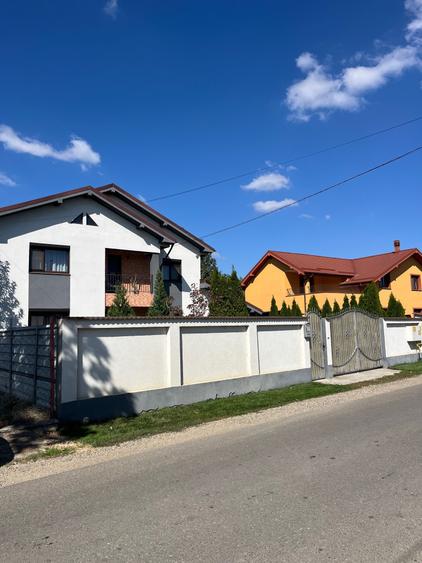 Casă cu 4 camere în Câmpineanca