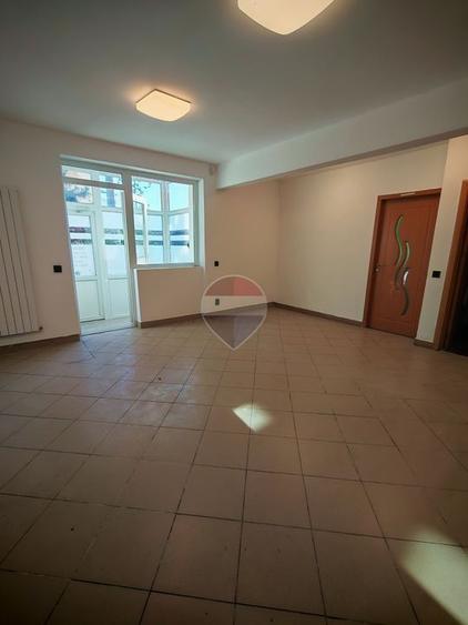 Spațiu comercial de vânzare - 51 mp, vitrină stradală Calea Severinul - 8