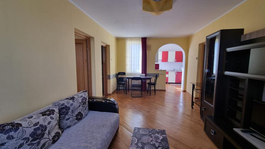 Apartament cu 3 camere decomandat în Central
