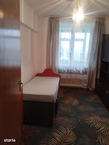 Apartament cu 3 camere decomandat în Drumul Taberei