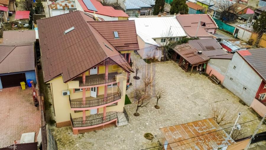 Casă individuală cu 10 camere cu Canalizare în Andronache