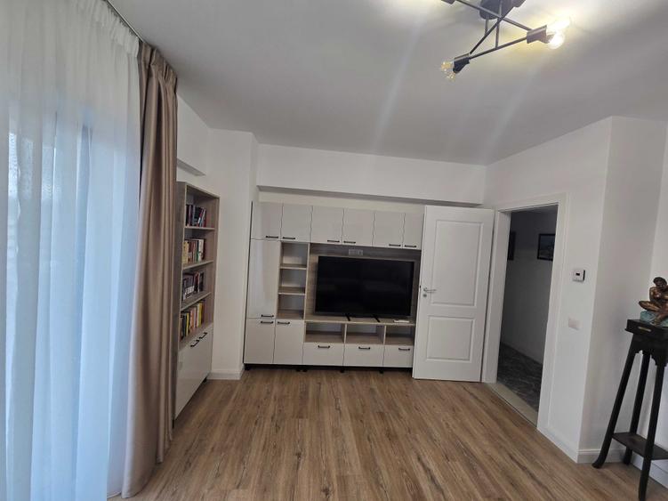 Apartament cu 3 camere decomandat, mobilat în Tătărași