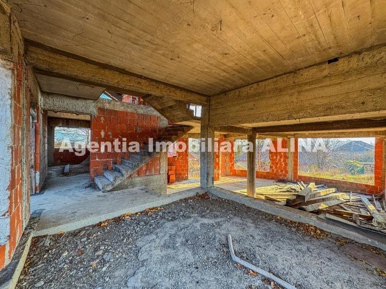 Casă cu 5 camere în Sântuhalm