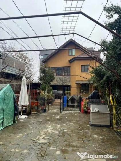 Casă cu 3 camere cu Teren 400 Mp în Malu Roșu