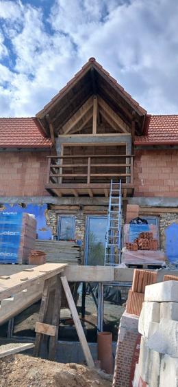 Casă cu 4 camere cu Teren 1077 Mp în Podeni