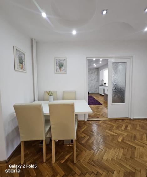 Apartament cu 3 camere decomandat în Central
